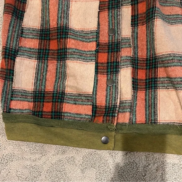 **NWOT POL JACKET**.          Plaid Hooded Jacket with Green Accents - Picture 8 of 11